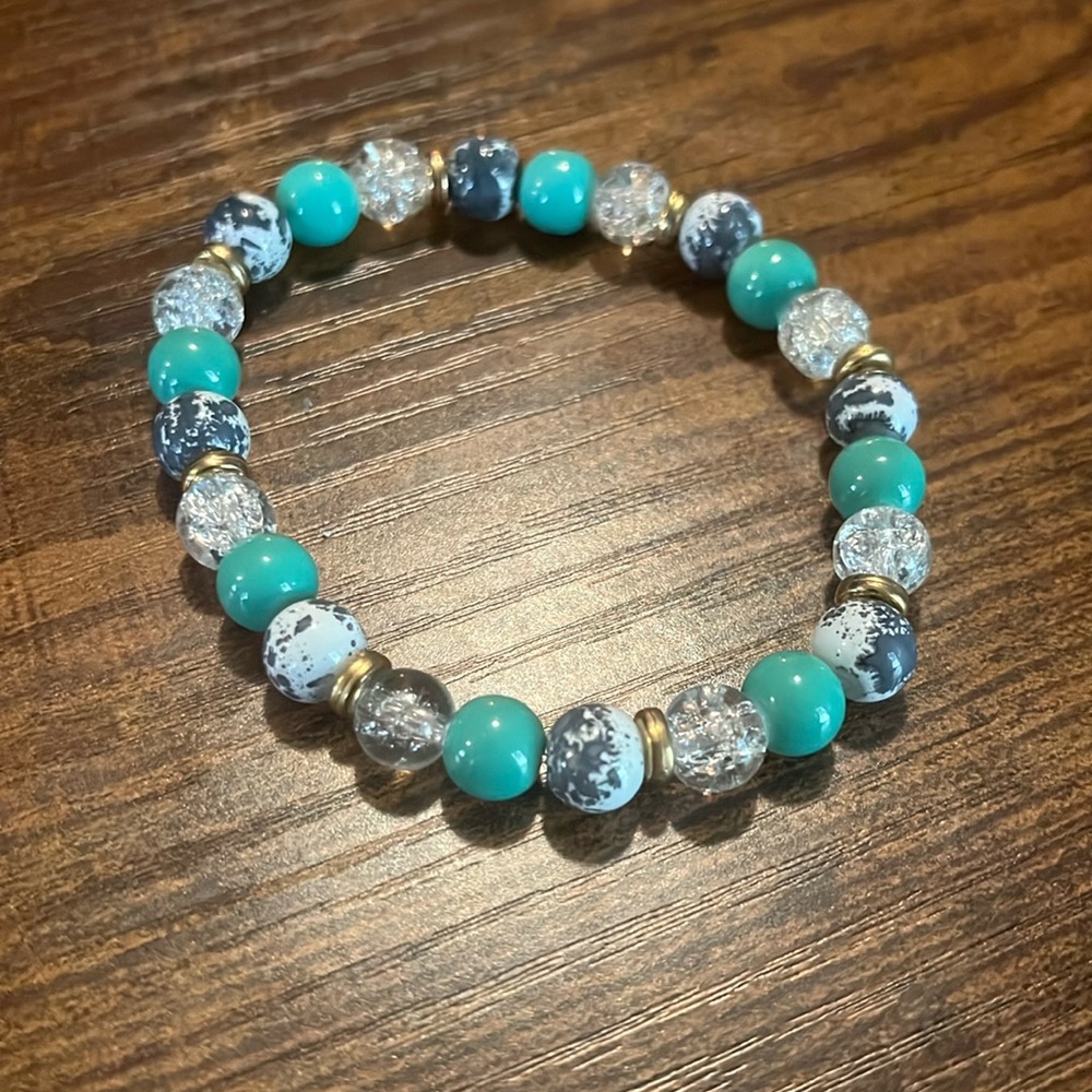 Elastic beaded bracelet